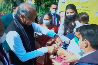 गहलोत ने की पल्स पोलियो की शुरुआत, Gehlot started Pulse Polio