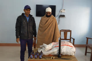 wb_mld_03_bangladeshi_arrested_with_phensedyl_wb10016