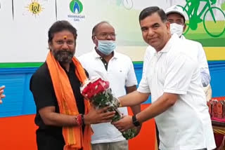 mla-korukanti-chander-started-the-bicycle-rally-for-create-awareness-on-pollution-prevention