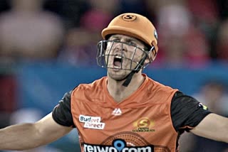 Mitchell Marsh fined $5000 for his angry reaction to an umpiring decision