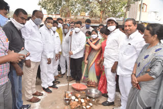 mla-ganesh-bigal-visited-nizamabad-and-started-bt-road-works-in-various-divisions