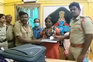 Suit case handed over to the victim on the initiative of the police in uravakonda ananthapuram distritct