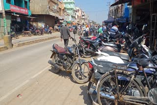 fear-of-road-accident-due-to-road-encroachment-in-dongargaon-of-rajnadgaopn