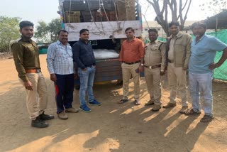 Four quintal salai gond loded vehicle seized in Nepanagar Burhanpur