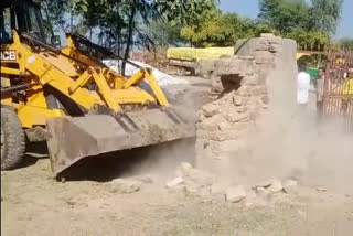 Administration bulldozer goes against land mafia