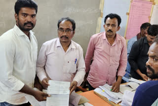 Vaikapa leaders' agitation at Routhu Lakshmipuram nomination center