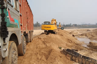 Illegal sand quarrying continues in Surajpur