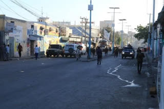 5 killed in Mogadishu suicide bombing outside hotel