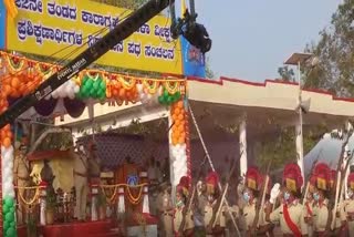 march-fast-by-female-police-officers-in-dharwad