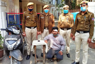 north delhi police team arrested one snatcher with robbed mobile phone
