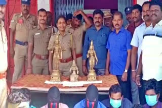 கோயிலில் திருடுபோன 3 சாமி சிலைகள் பறிமுதல் : 7 இளைஞர்கள் கைது