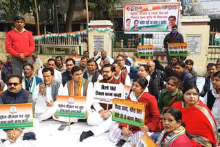 congress-protests-against-continuous-increase-in-petrol-diesel-and-kitchen-gas-prices