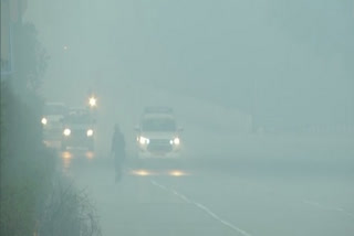 Dense fog shrouds Delhi, trains delayed