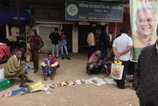 Farmers line in front of Apex Bank for withdrawal form In Sarangarh of RaigARH