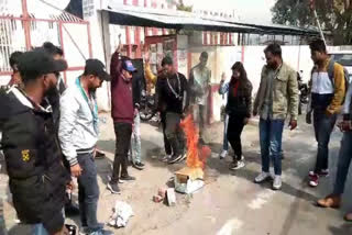 NSUI activists protest ramnagar