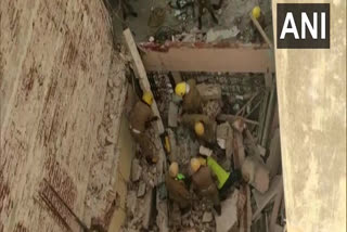 Tamil Nadu: 3 killed after two-storeyed building collapses in Madurai  മധുരയിൽ രണ്ട് നില കെട്ടിടം തകർന്ന് വീണ് മൂന്ന് പേർ മരിച്ചു  രണ്ട് നില കെട്ടിടം തകർന്ന് വീണ്  മധുര  മധുരയിൽ കെട്ടിടം തകർന്നു  മൂന്ന് പേർ മരിച്ചു  Tamil Nadu  building collapses in Madurai  Madurai  national news  3 killed after two-storeyed building collapses in Madurai  Madurai building collapsed