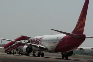 emergency-landing-of-a-flight-in-kolkata-airport-which-is-going-to-siliguri-from-kolkata