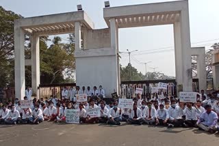 fm medical college student strike in front of gate in baleswar