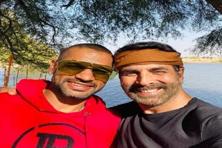 shikhar-dhawan-shares-happy-selfie-with-akshay-kumar