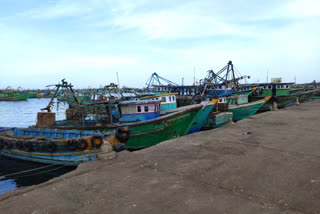 Rameswaram Fisheries Department announces ban on fishermen from going to sea due to wind speed