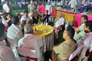 25 mlas obsent in cm dinner party