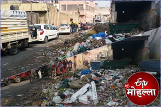 People facing litter pile problem in Krishna Nagar of Delhi