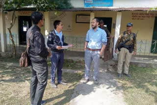Deputy commissioner of Dibrugarh visit polling center of Naharkatia