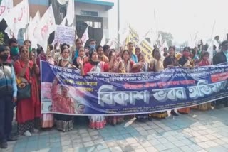 teachers march to bikash bhavan