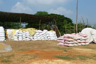 tiruvarur farmers demands to paddy bundles stagnation