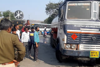 टैंकर ने बाइक को मारी टक्कर, Tanker hit the bike in chittorgarh