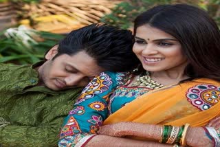 riteish-deshmukh-shares-a-beautiful-picture-with-his-baiko-genelia-d-souza-on-9th-wedding-anniversary