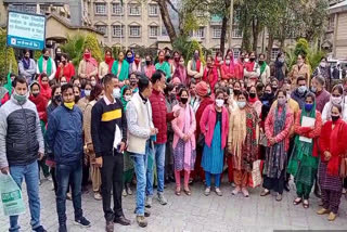 parents-protest-against-private-school-in-dharamshala