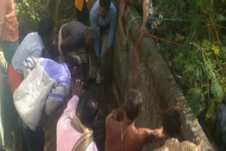 girl-and-assistant-fell-into-the-well