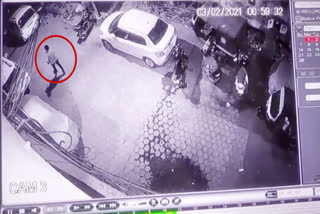 In Bhopal, the accused young man took the Fortuner by stealing,