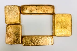 custom seized gold worth Rs 2 crore 26 lakh at delhi airport