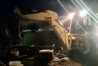 Police broke down the dhaba from JCB in Khandwa