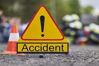 car-hit-the-tree-in-an-accident-in-bhopal