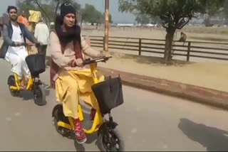 Tej Pratap rides electric cycle