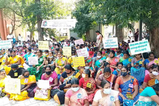 part time teachers protest to demanding permanent employment