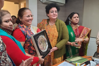 Chhattisgarh State WomeNs Commission gets a certificate for outstanding work