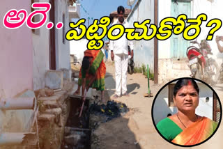 Woman councilor cleaning dirty sewers in yellareddy kamareddy