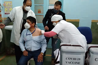 ratangarh news, sdm gets corona vaccine