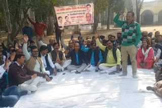 teachers protest against appraisal on the basis of secret report in barabanki