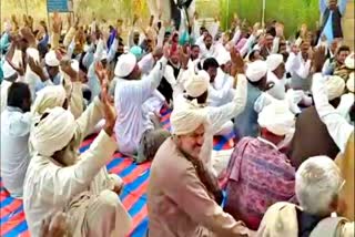 सांकेतिक धरना  रबी फसल  उग्र आंदोलन  पानी के आवक की मांग  Furious movement  Rabi grain  Token picket  Jaisalmer news  Water demand  किसानों का प्रदर्शन