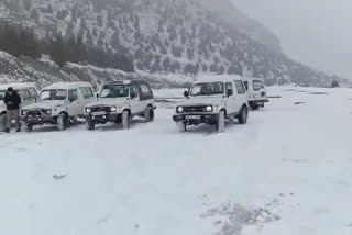 Snow falling across himachal pradesh and jammu and kashmir road safety precautions by transport dept of himachal pradesh