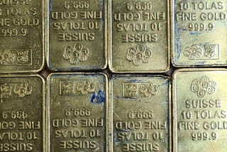 Delhi custom arrested gold smuggler on igi airport