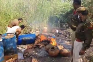 Action on making desi mahua liquor, देशी महुआ शराब बनाने पर कार्रवाई