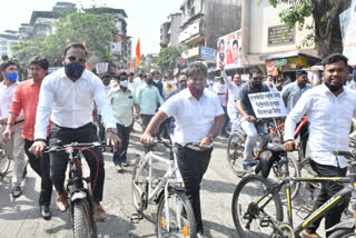 shiv sena's cycle morcha against fuel price hike in thane