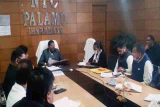 dc-held-meeting-with-all-block-development-officers-in-palamu