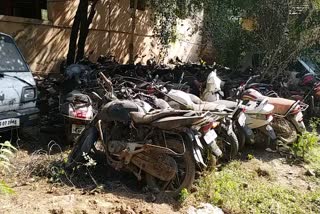 vehicles-seized-in-all-police-stations-of-bilaspur-have-become-junk